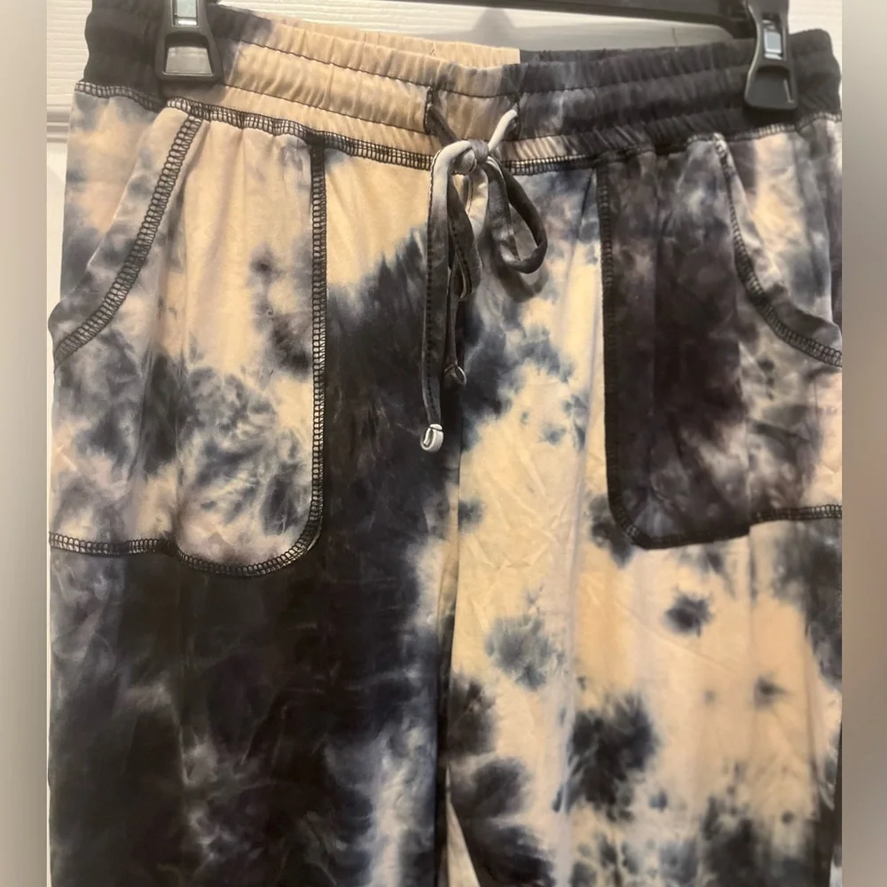 NWT Francesca's collection Pamela Tie Dye High Rise Sweat Pants Blue